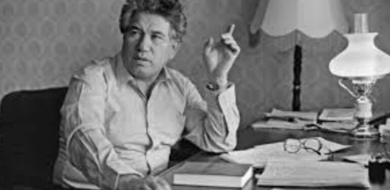 Kırgız yazar Cengiz Aytmatov, vefatının 16. yılında Bişkek'te anıld