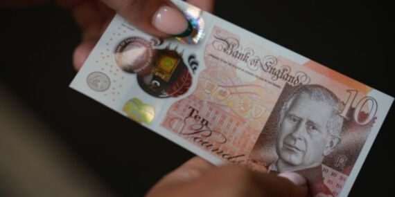 Kral Charles banknotları için av başladı! Açık artırmada 17 bin sterline satıldı!
