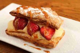 Lezzeti ile mest edecek kolaylığıyla şaşırtacak 10 dakikada hazır milföy tatlısı tarifi.