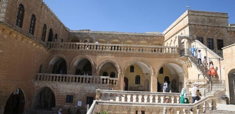 Tarihi Mardin Müzesi ziyaretçilerini medeniyetler yolculuğuna çıkarıyor
