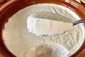 Maya yok mu Bu yöntemle yoğurt taş gibi olacak!