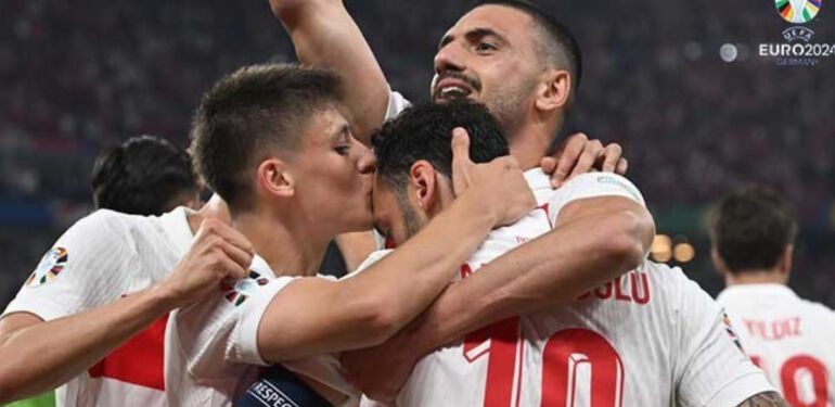 Milli Takım son 16'da! Çekya 1-2 Türkiye