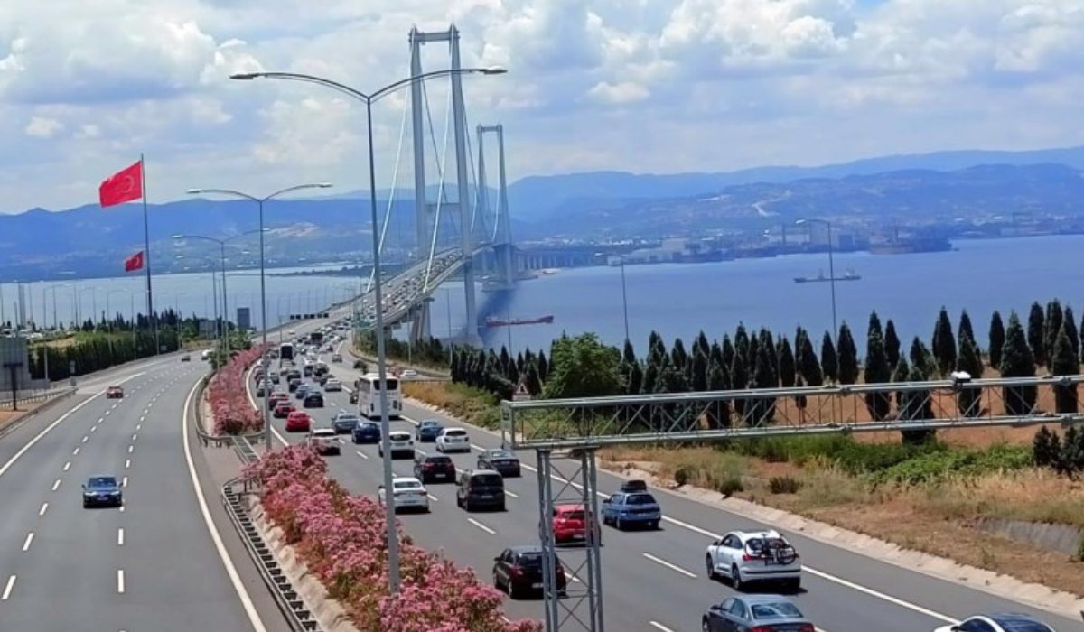 Osmangazi Köprüsü'nde bayram yoğunluğu