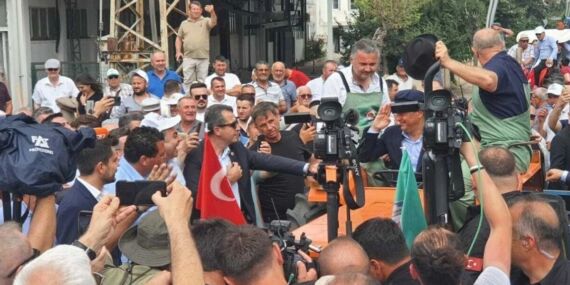 Özgür Özel Buğday Mitingi’nde konuştu: Çalışırken Battık