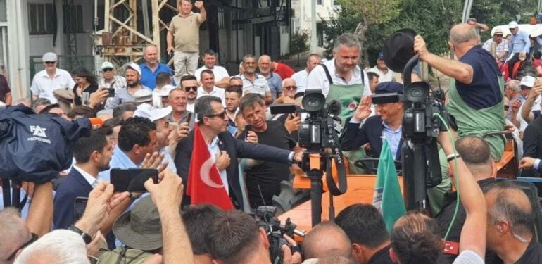 Özgür Özel'den Buğday Mitingi'nde konuştu 'Çalışırken Battık