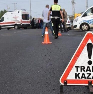 Sivas’ta hafif ticari araç devrildi Yaralılar var