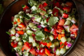 Sofraların vazgeçilmezi Gavurdağı salatası tarif