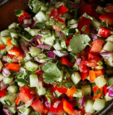 Sofraların vazgeçilmezi Gavurdağı salatası tarif