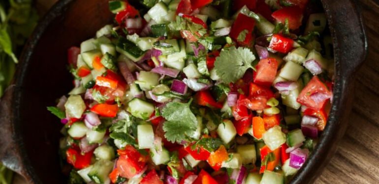Sofraların vazgeçilmezi Gavurdağı salatası tarif