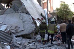 Son Dakika... Küçükçekmece'de 4 katlı bina çöktü Enkaz altında kalanlar var