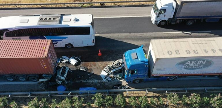 TAG Otoyolu’nda zincirleme kazada 3 kişi öldü, 1 kişi yaralandı