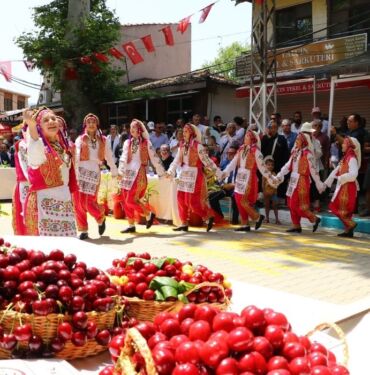 Tekirdağ'da 58. Uluslararası Kiraz Festivali başladı