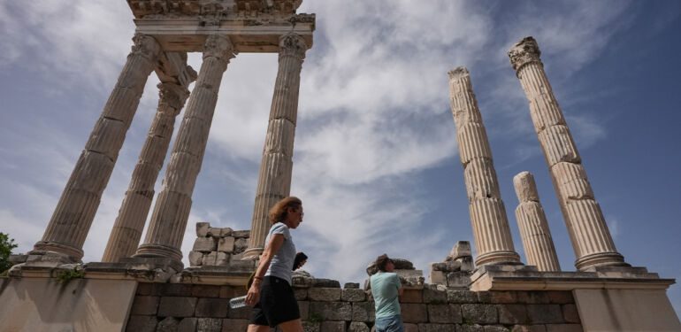 UNESCO listesindeki Bergama’da ziyaretçi sayısı arttı