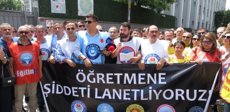 Ümraniye'de öğretmenlerin darbedilmesi eğitim sendikalarınca protesto edildi