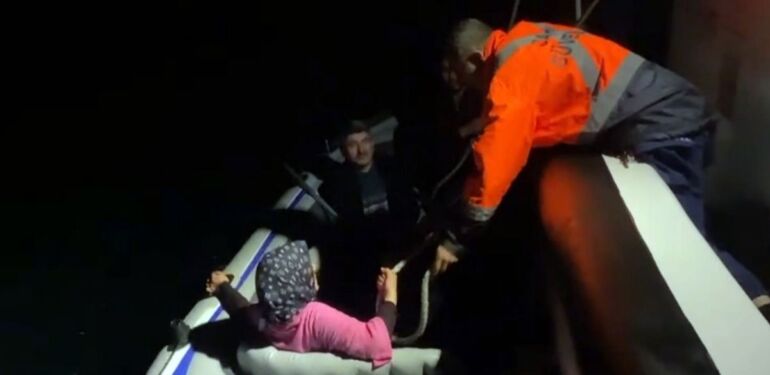 Van Gölü'nde kaybolan 4 kişi, gece görüşlü dronla bulundu