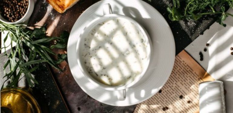 Yaz sıcağında içinizi serinleten ayran aşı çorbası nasıl yapılır? Faydaları nelerdir?