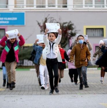 Yaz tatili başladı 20 milyon öğrenci için karne günü