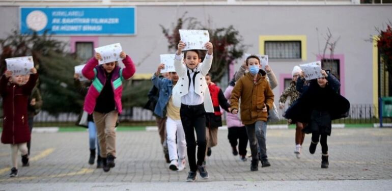 Yaz tatili başladı 20 milyon öğrenci için karne günü