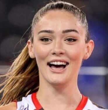 Zehra Güneş’in aile fotoğrafı gündem oldu 'Ülkenin boy ortalamasını yükseltiyorlar'