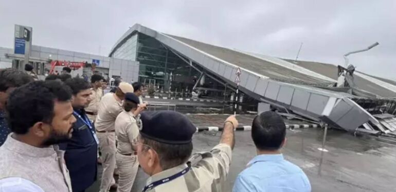 Hindistan’da havalimanının çatısı çöktü: 1 ölü, 4 yaralı