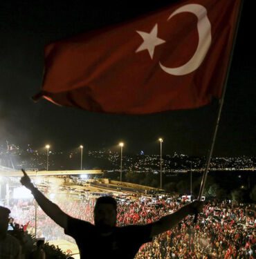 15 Temmuz resmi tatil mi 15 Temmuz 2024 hangi güne denk geliyor, bankalar kapalı mı, açık mı