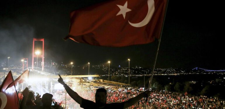 15 Temmuz resmi tatil mi 15 Temmuz 2024 hangi güne denk geliyor, bankalar kapalı mı, açık mı