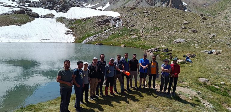 3 bin 500 rakımlı Berçelan Yaylası'ndaki buzul göllerine doğasever ilgisi
