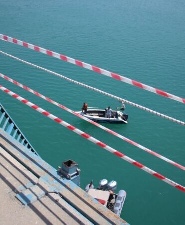 Adana'da köprüden baraj gölüne düşen otomobildeki 4 kişi aranıyor