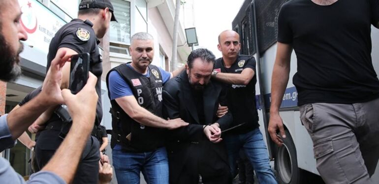 Adnan Oktar’a 8 bin 658 yıllık hapis cezası!