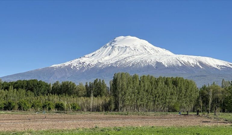 Ağrı Dağı'nda kaybolan 2 kişinin cansız bedenine ulaşıldı