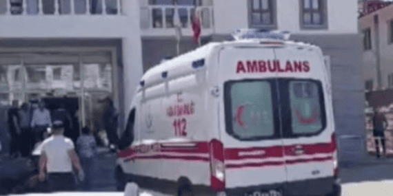 Madde bağımlısı sokakta dehşet saçtı: 9 kişi yaralandı