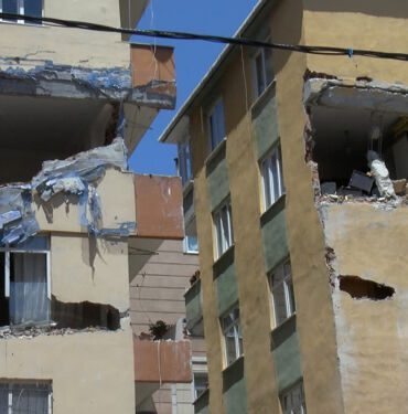 Bahçelievler’de 7 katlı binada çökme