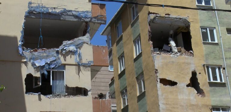 Bahçelievler’de 7 katlı binada çökme