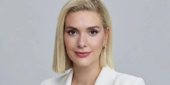 Bergüzal Korel 20 kilo verdi! Beyaz mayosuyla düşman çatlattı