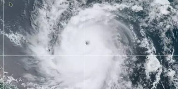 Karayipler’e doğru yaklaşan Beryl Kasırgası için 4’üncü seviye kasırga alarmı verildi