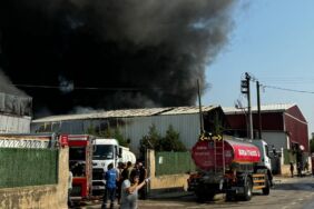Bursa'da fabrika ve geri dönüşüm tesisinde yangın çıktı!