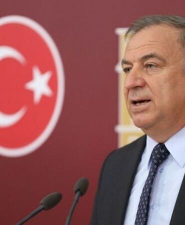 CHP'li Gökan Zeybek 'Ekonomik durumun utancını gizlemek için SGK borçlarını hatırladılar'