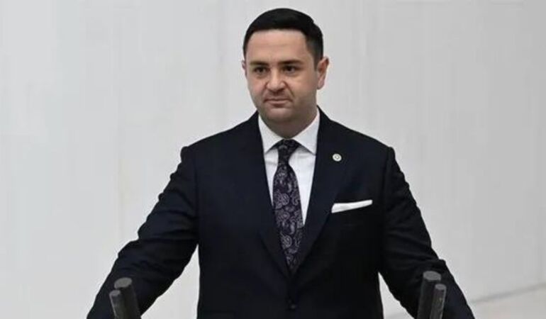 CHP'li Umut Akdoğan 'Erdoğan dışında sevdiğiniz bir canlı yok mu'
