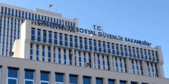 Sendikalardan bakanlık önünde basın açıklaması: ‘İnsanca yaşam için zam şart!’