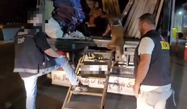 Çelik kapıda esrar sevkiyatına 4 tutuklama