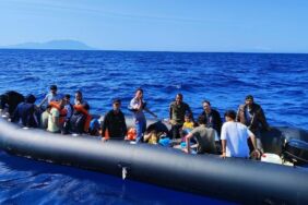 Çeşme'de 94 kaçak göçmen kurtarıldı
