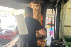 DİYARBAKIR BUZLA SERİNLEMEYE ÇALIŞTILAR