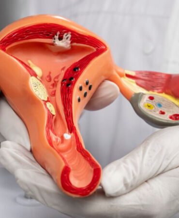 Doğuştan cinsel organı olmayan genç kadına karın zarından vajina yapıldı