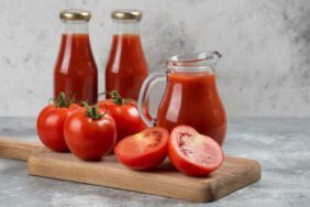 Domates konservelerinin bozulmaması için bu yöntemi kullanın! İşte konserve yaparken dikkat edilmesi gerekenler!
