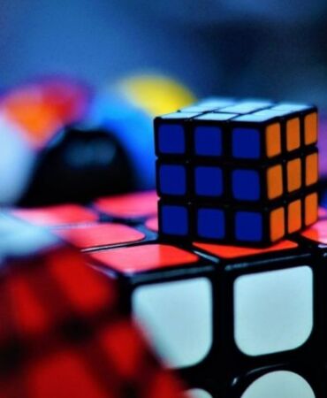 Dünyanın en çok satan oyuncağı Rubik küpünün icadının 50. yılı
