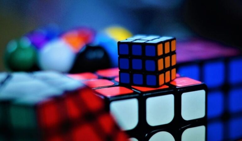 “Dünyanın en çok satan oyuncağı” Rubik küpünün icadının 50. yılı