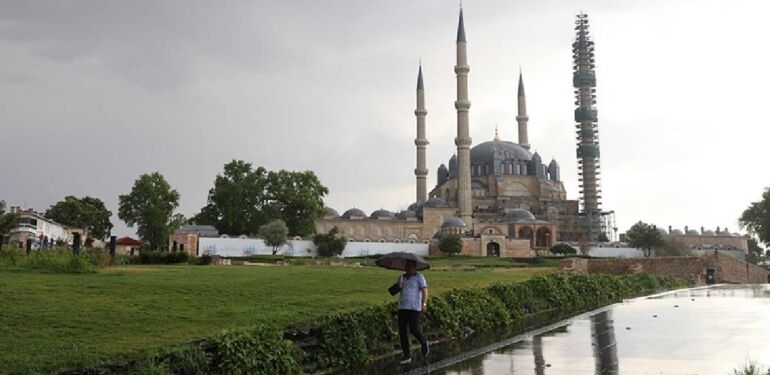 Edirne’de sağanak etkili oldu