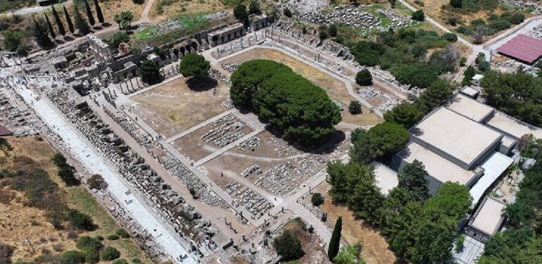 Efes Antik Kenti’nin Koressos Kapısı gün yüzüne çıkarılacak