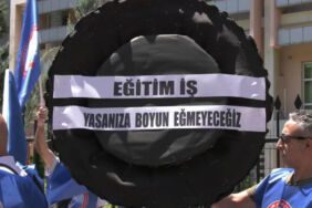 Eğitim-İş'ten MEB'e siyah çelenk 'Yasanıza boyun eğmeyeceğiz'