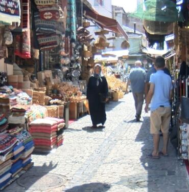 Eminönü'ndeki sarkan elektrik kablolarına esnaftan tepki Aklıma direkt İzmir geldi